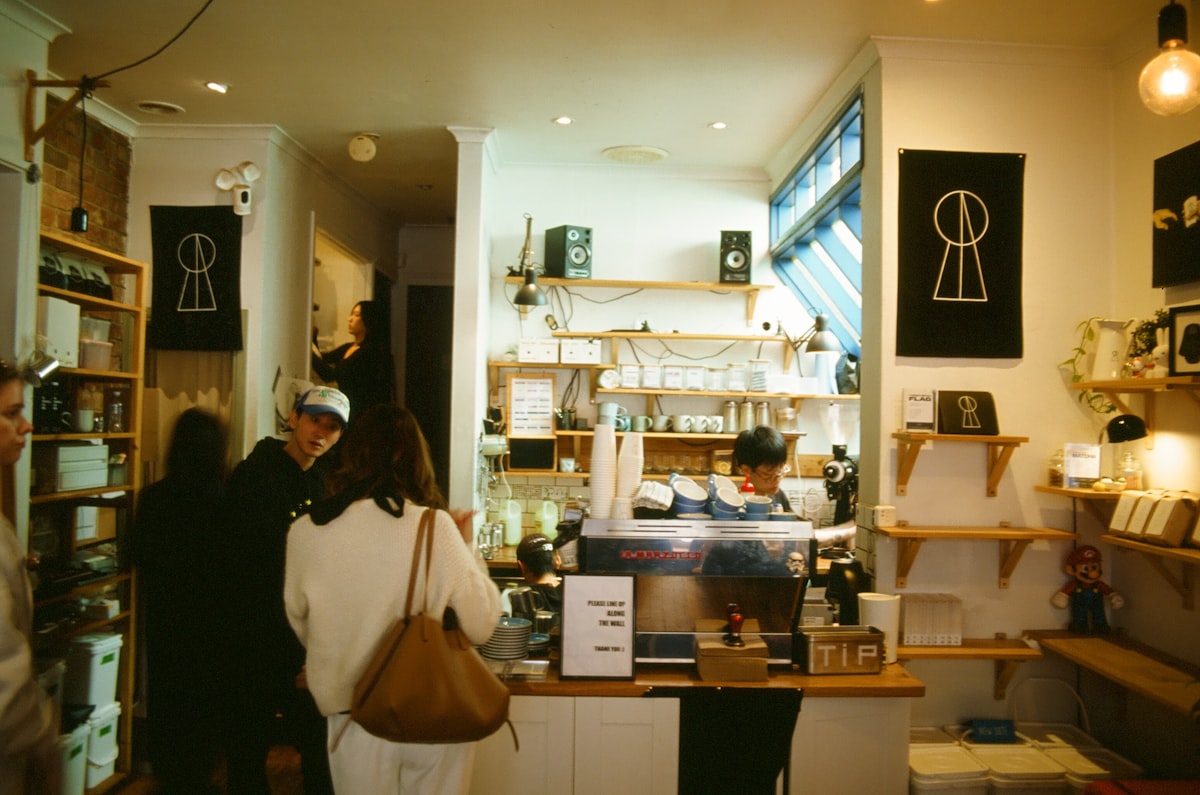 British Bean | Classic Café & Coffee Shop Template hero image — A classic, vintage-British café website — menu by day-part, coffee provenance, opening hours, table reservation, neighborhood-favorite warmth.